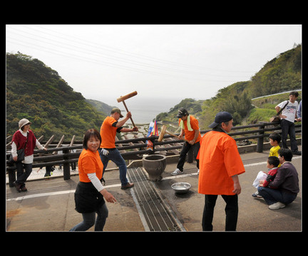 玄海町地域振興会長賞：『棚田でモチつき』貞包勝さんの写真